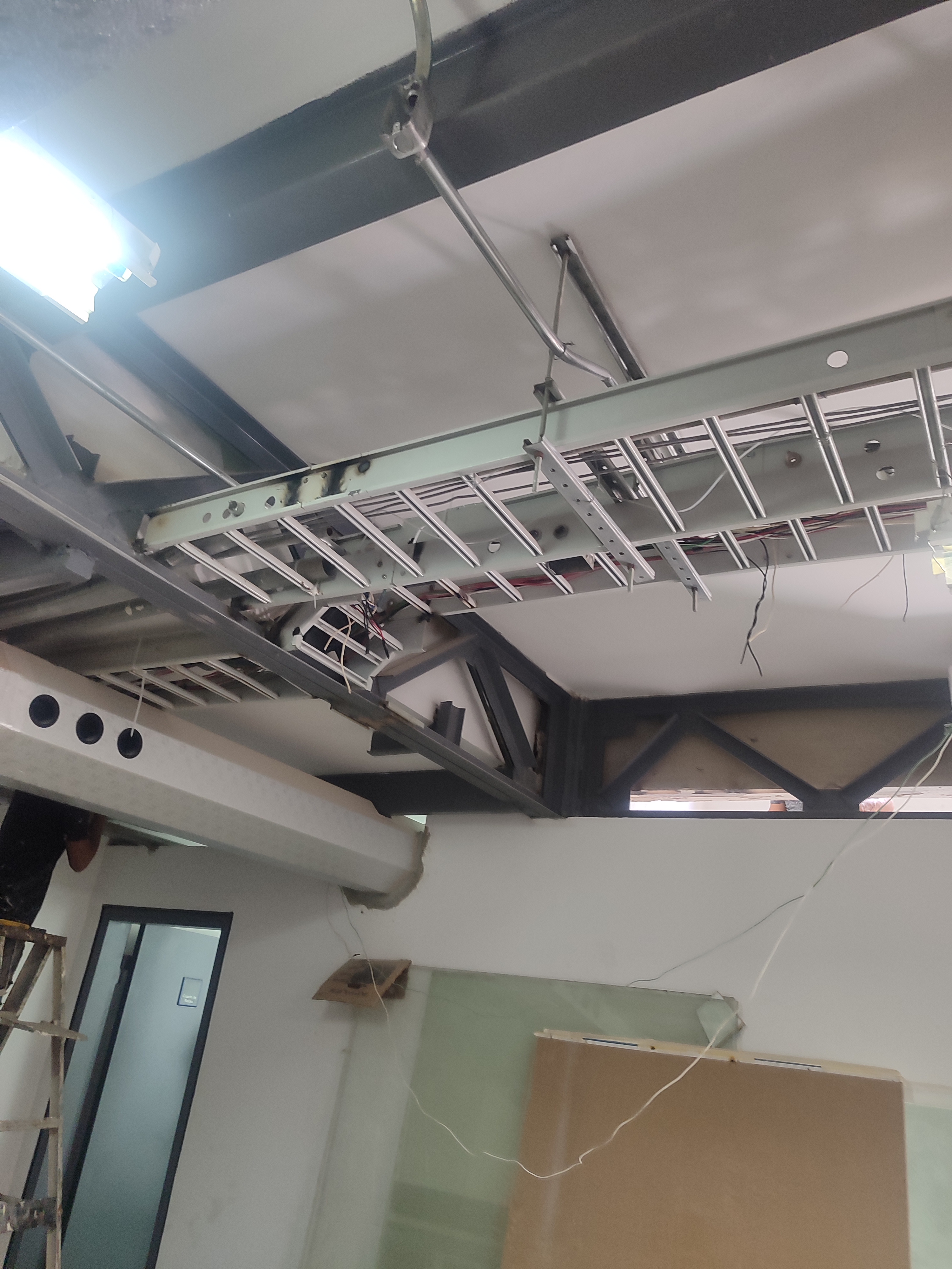 Montaje e instalación de rack corporativo